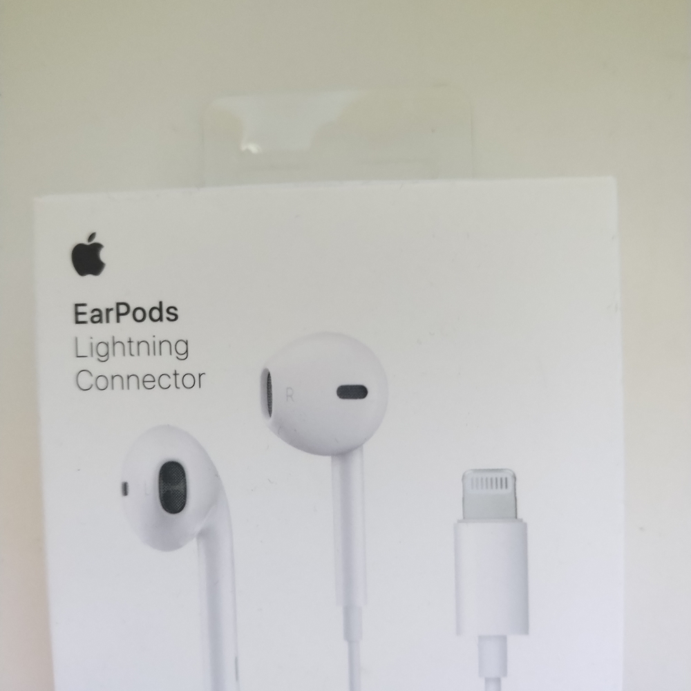 Apple EarPods with Lightning Port - White